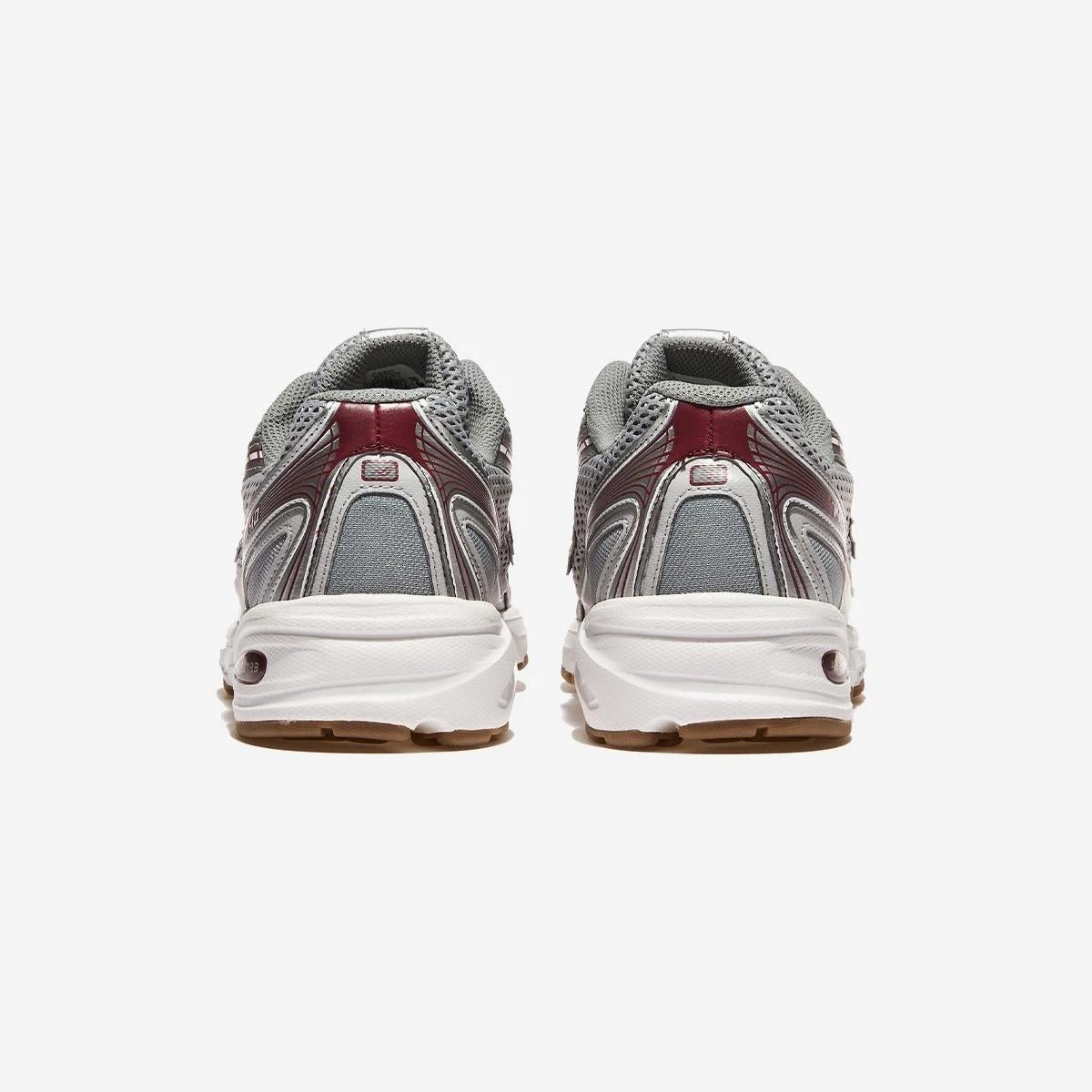 New Balance 740v2
Monarch Wine