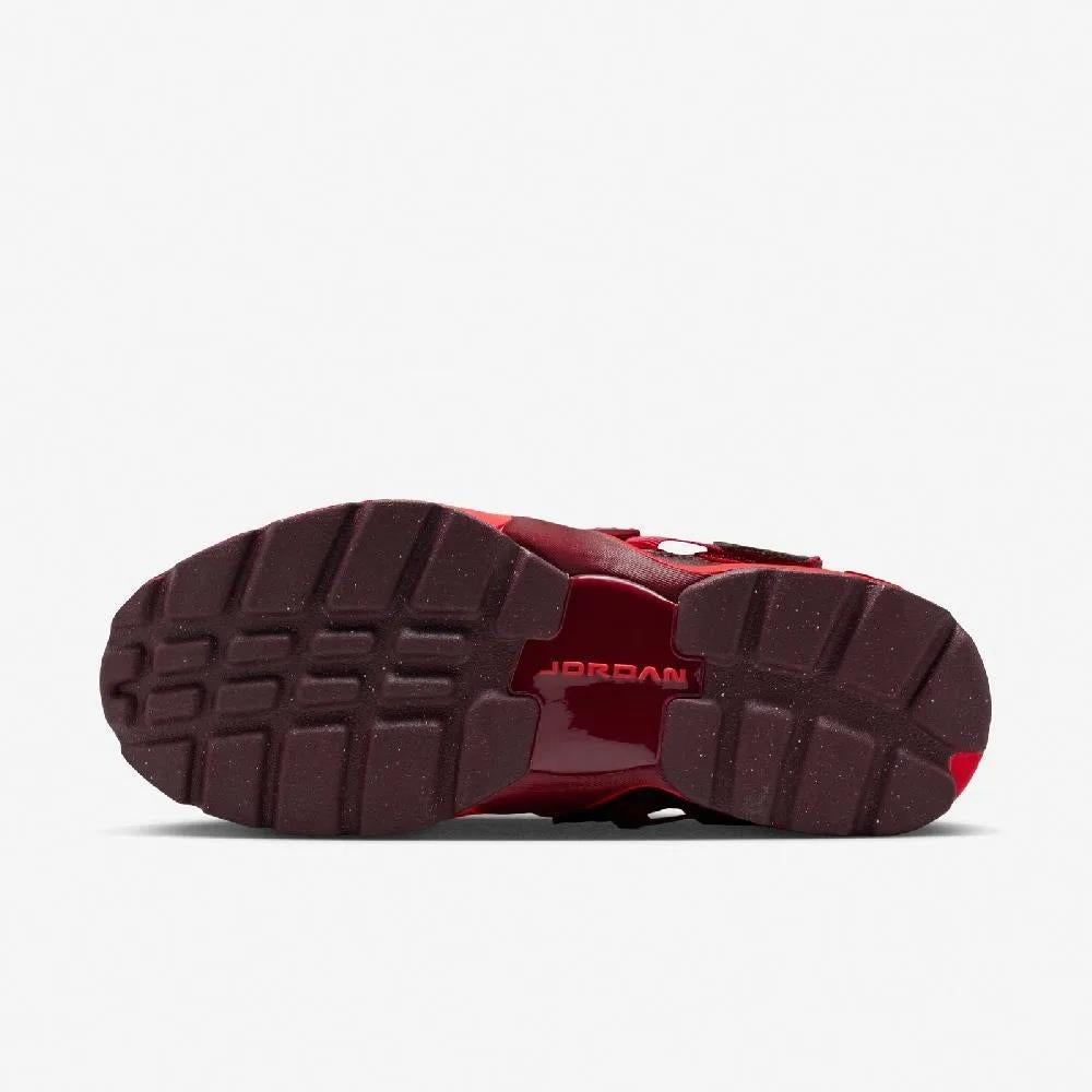 Jordan Trunner LX
Chile Red (Women's)