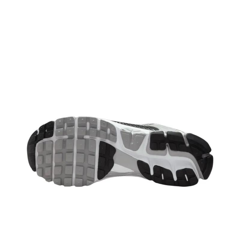 Nike Zoom Vomero 5Metallic Silver Black