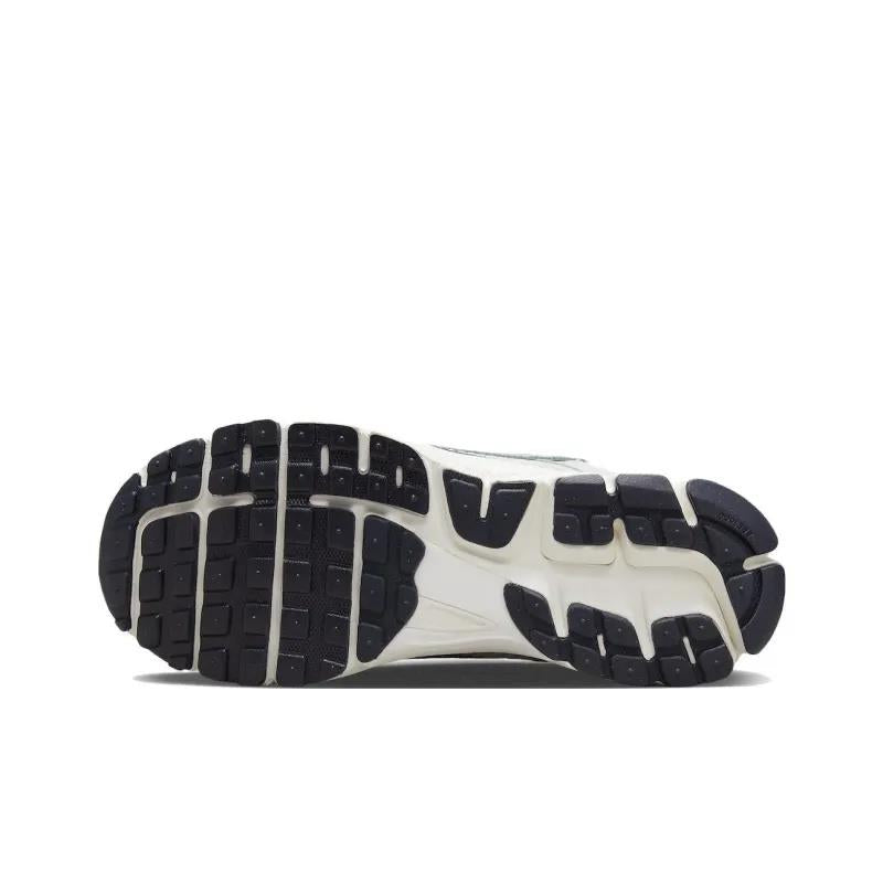 Nike Zoom Vomero 5 Photon Dust Metallic Silver (Women's)