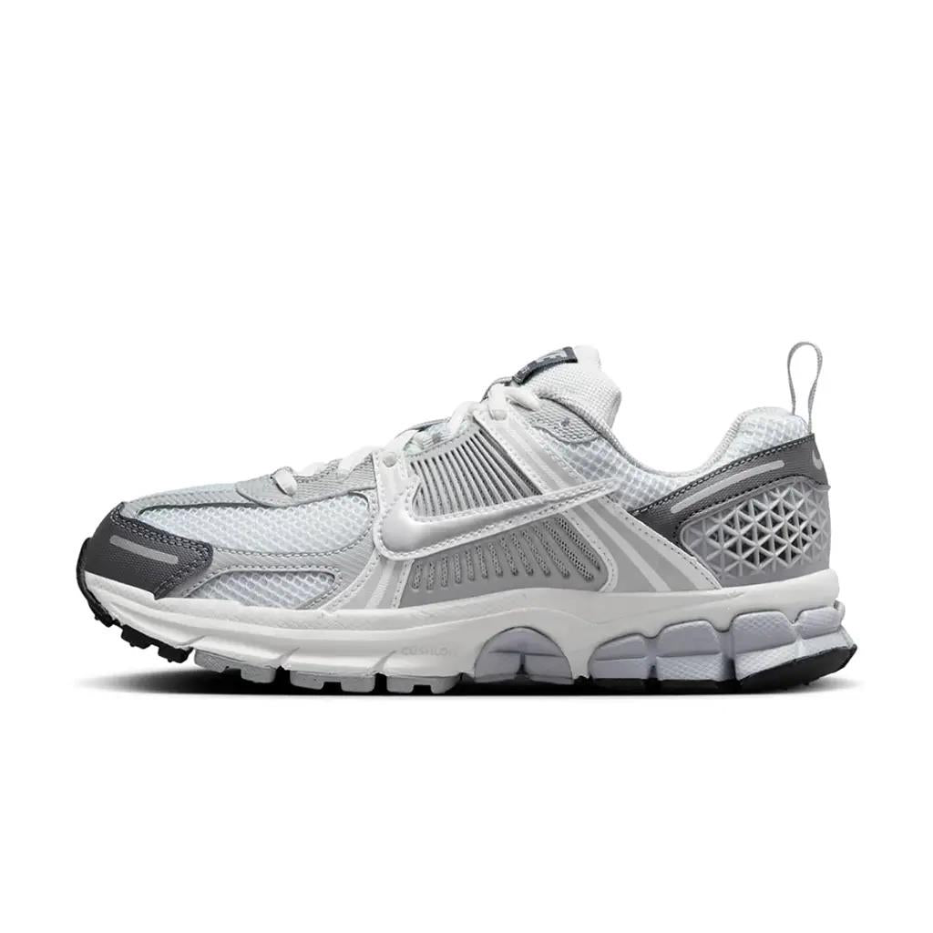 Nike Zoom Vomero 5 Pure Platinum Metallic Silver (GS) size 5Y