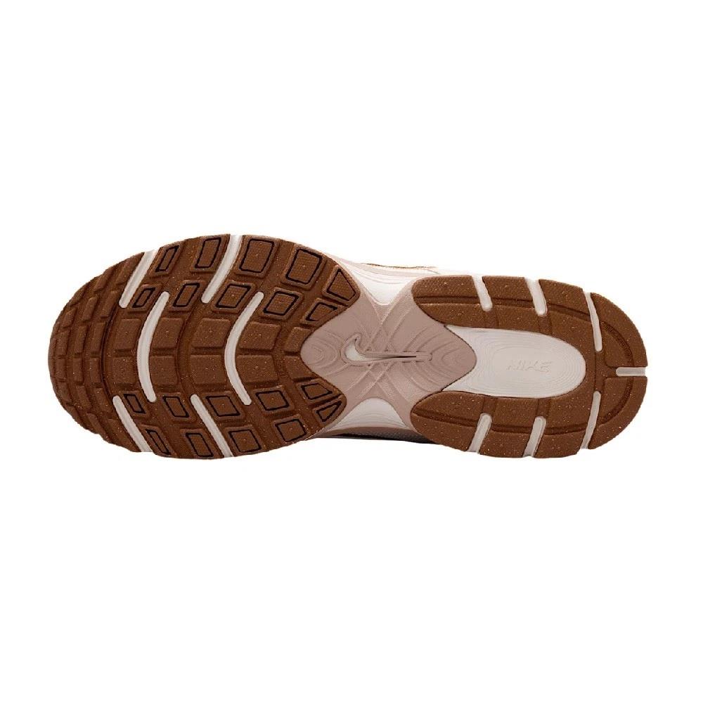 Nike V5 RNR
Sail Pale Ivory Light British Tan