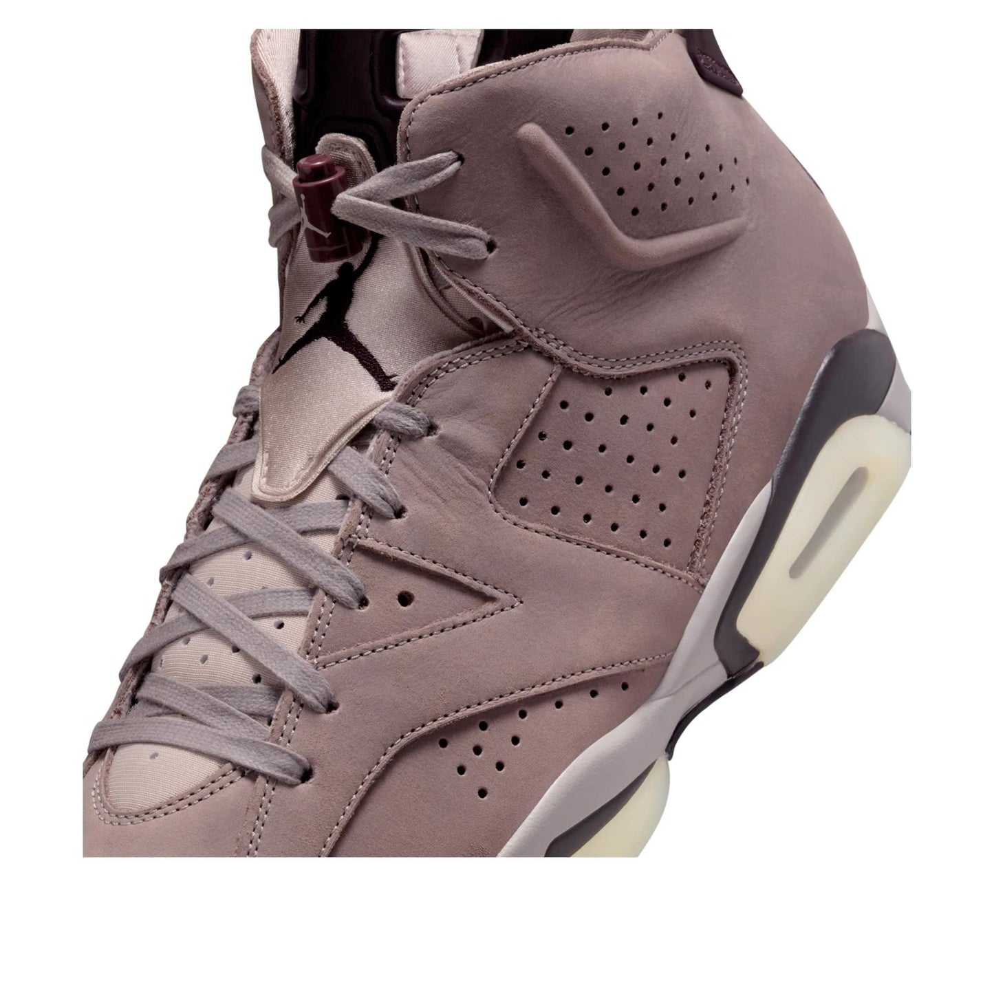 Jordan 6 Retro
A Ma Maniére Smokey Mauve