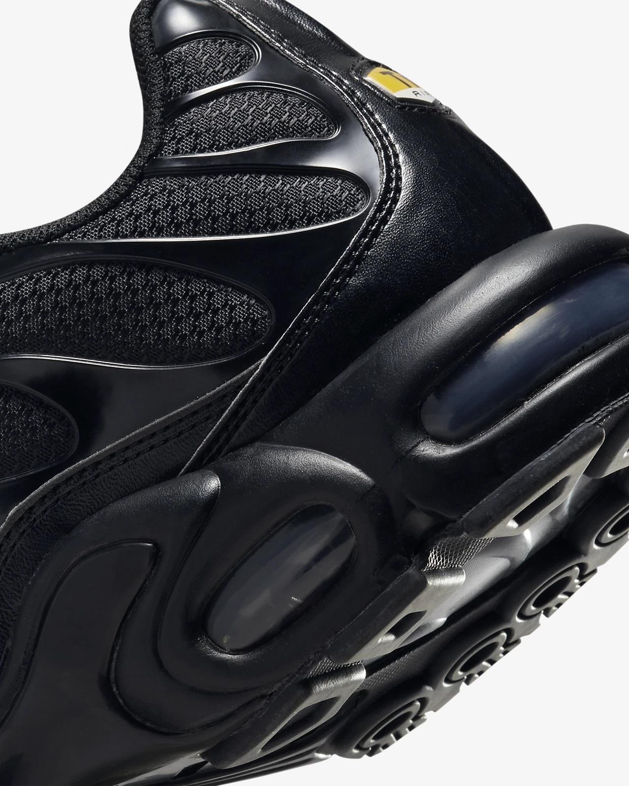 Nike Air Max Plus Triple Black