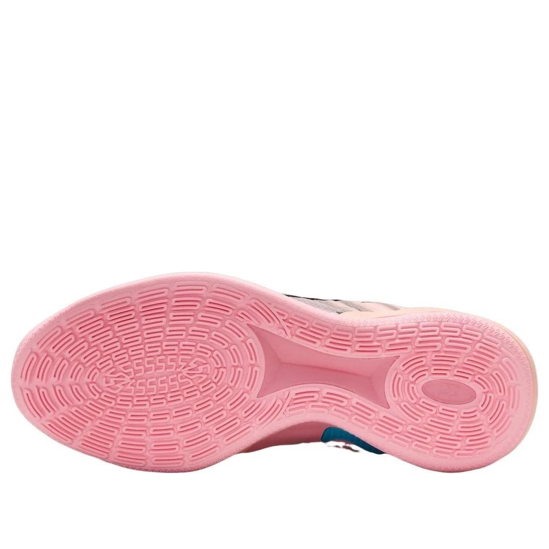 Nike Sabrina 3
Twin (Women's)
