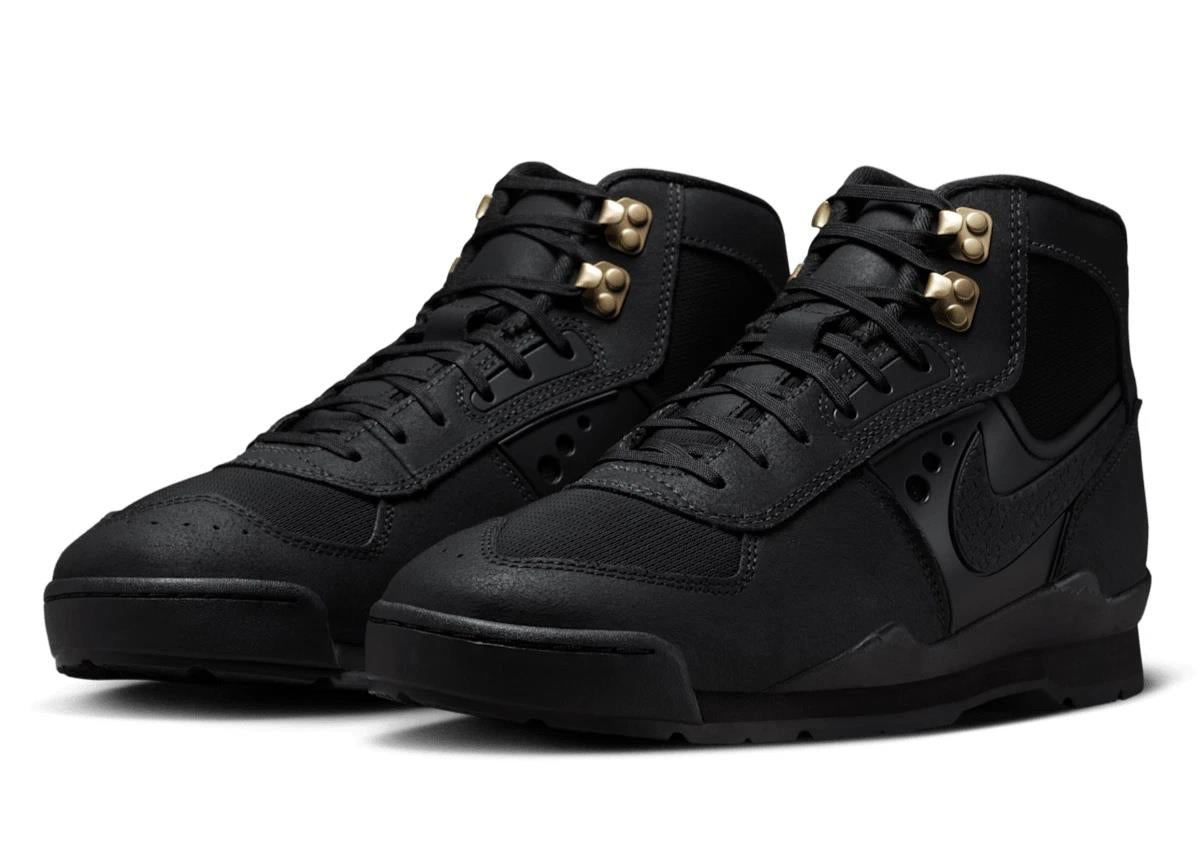 Nike Baltoro 
Black Metallic Gold