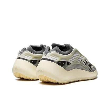 Adidas Yeezy 700 V3 Fade Salt size 4