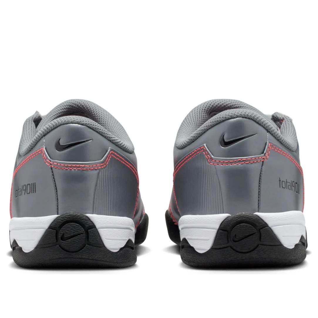 Nike Total 90 3 
Smoke Grey Bright Crimson