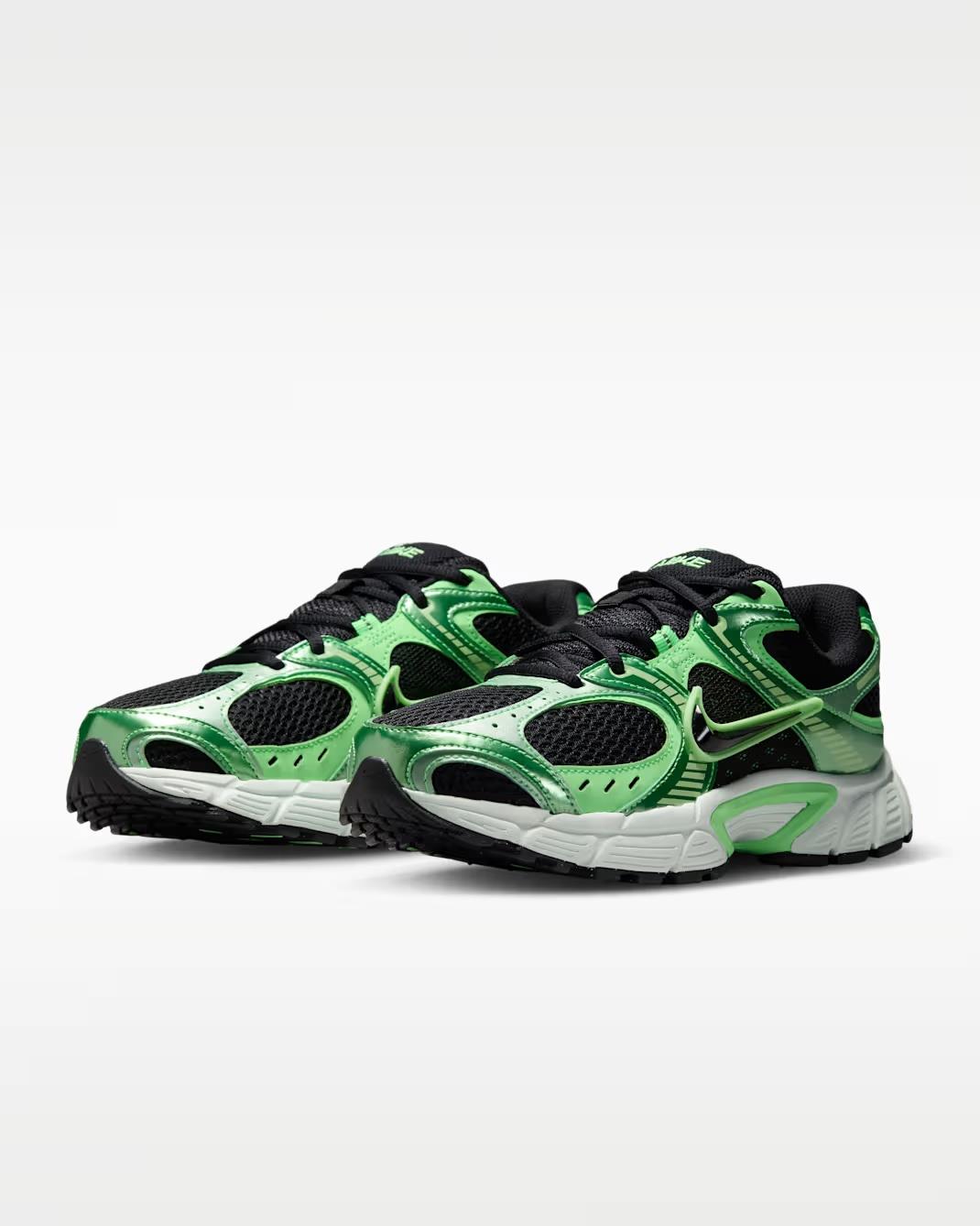 Nike V5 RNR 
Women's Shoes with Reflective Accents