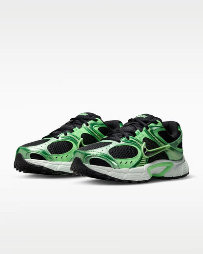 Nike V5 RNR 
Women's Shoes with Reflective Accents