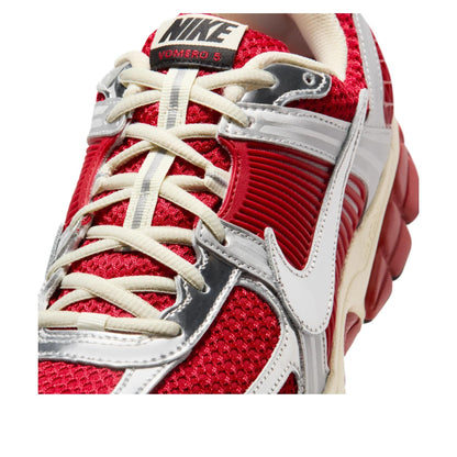 Nike Zoom Vomero 5 
Gym Red Chrome