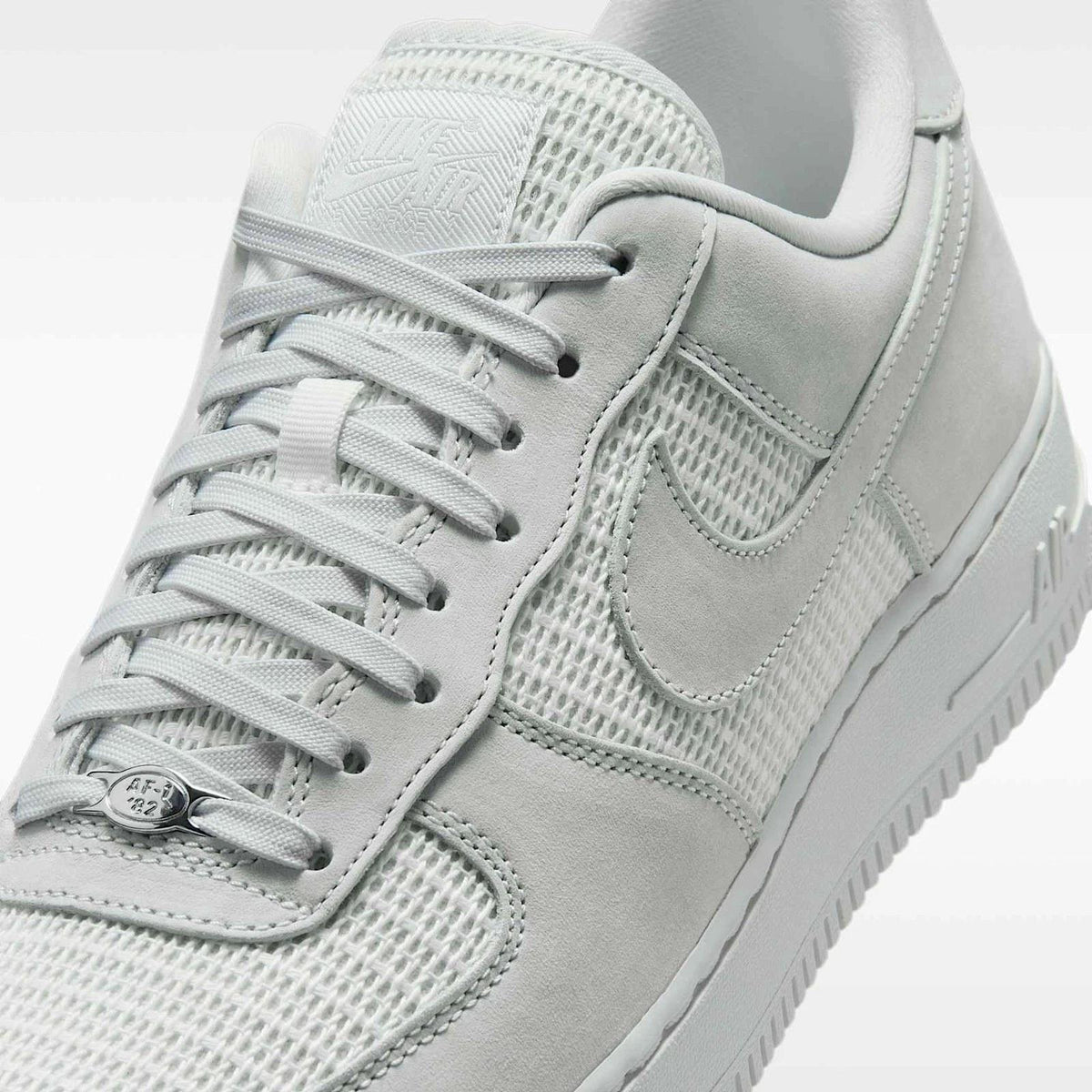Nike Air Force 1 Low '07 LV8 
Off White Summit White