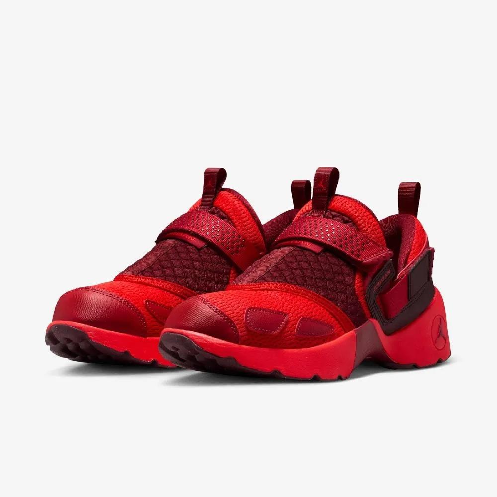 Jordan Trunner LX 
Chile Red (Women's)