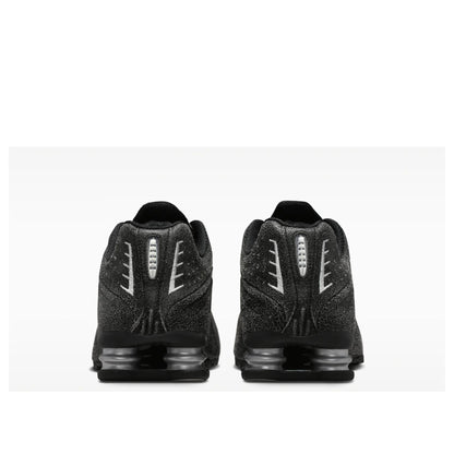 Nike Shox R4 
Black Distressed Leather