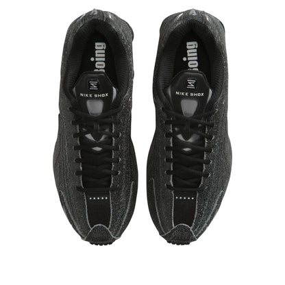 Nike Shox R4 
Black Distressed Leather