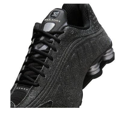 Nike Shox R4 
Black Distressed Leather