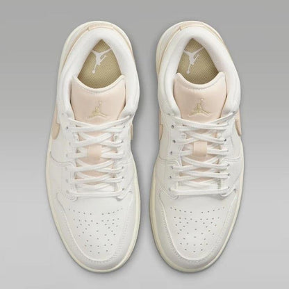 Jordan 1 Low SE Metallic Team Gold (Women's)