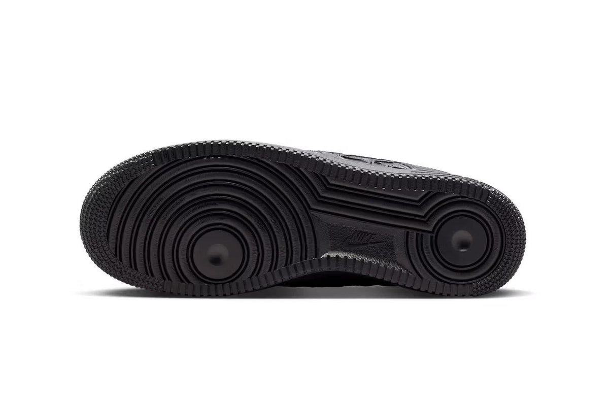 Nike Air Force 1 Low LV8 
Triple Black Stars