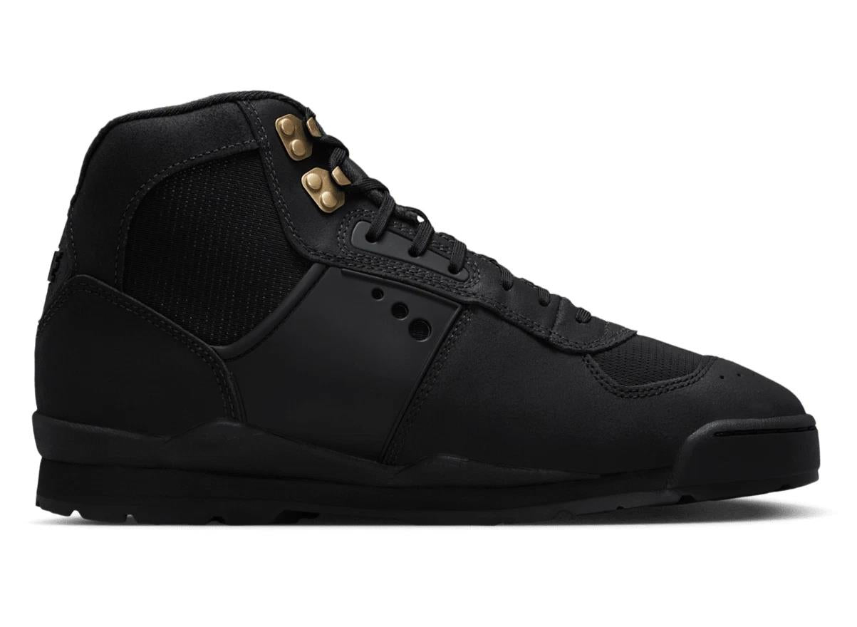 Nike Baltoro 
Black Metallic Gold