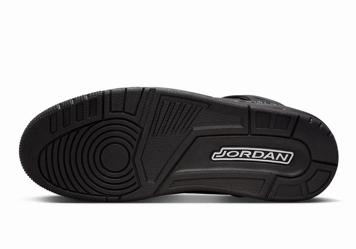 Jordan Spizike Low 
Black Metallic Silver