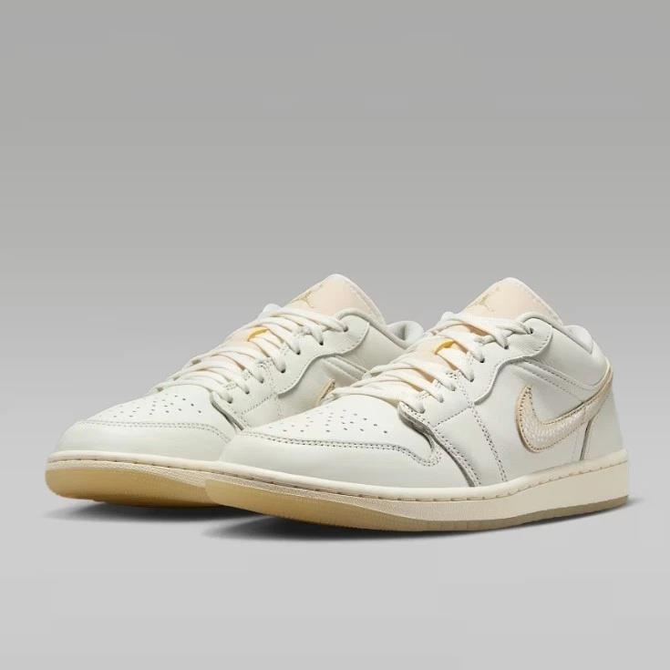 Jordan 1 Low SE Metallic Team Gold (Women's)