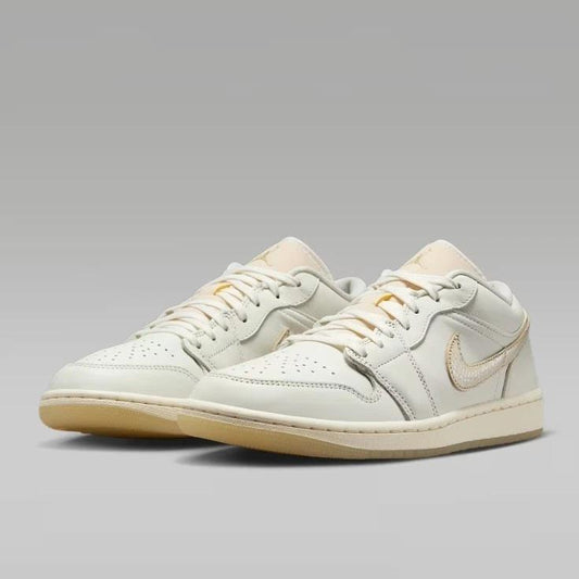 Jordan 1 Low SE Metallic Team Gold (Women's)