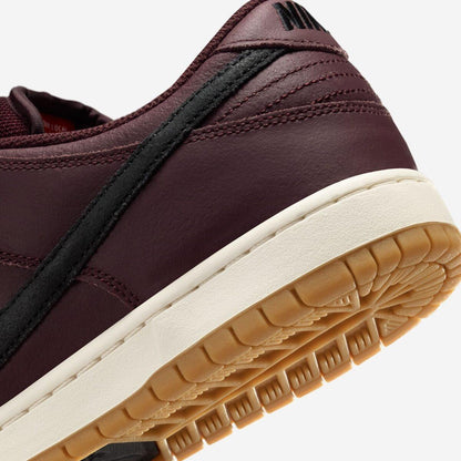Nike SB Dunk Low Pro 
Burgundy Crush