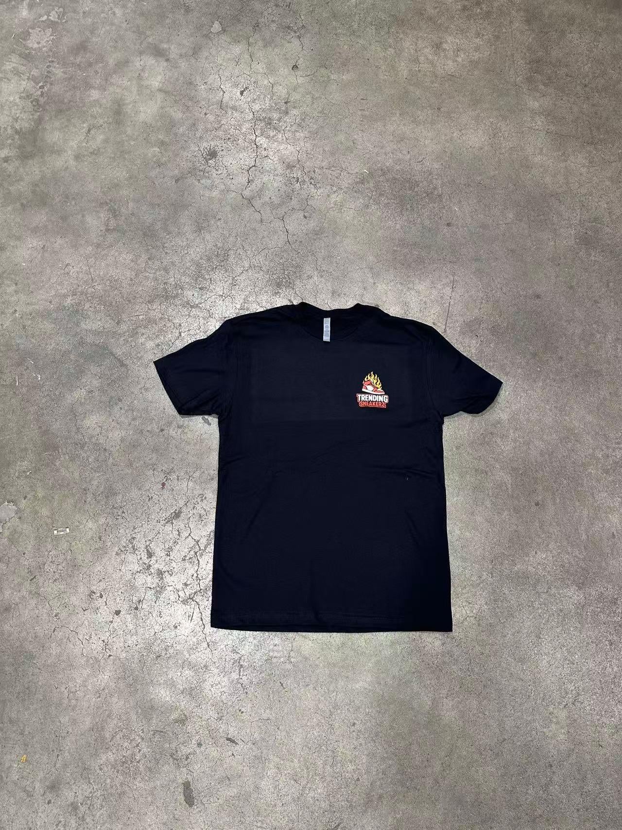 Trending Sneakerz Basic Tee Black