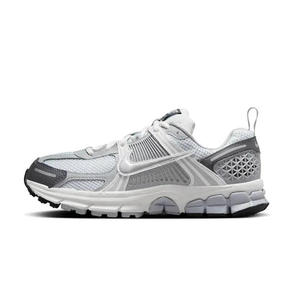 Nike Zoom Vomero 5 Pure Platinum Metallic Silver (GS) size 5Y