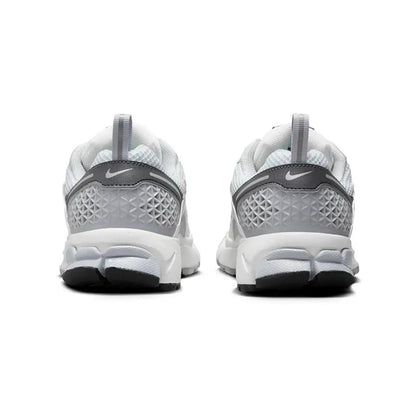 Nike Zoom Vomero 5 Pure Platinum Metallic Silver (GS) size 5Y