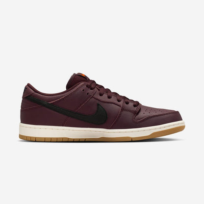 Nike SB Dunk Low Pro 
Burgundy Crush