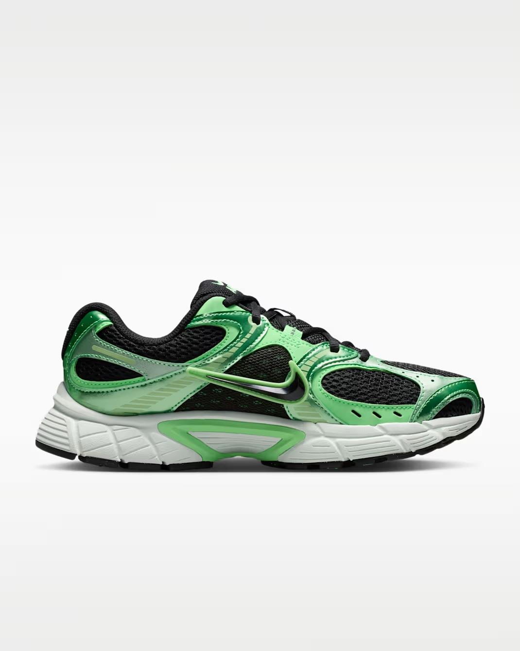 Nike V5 RNR 
Women's Shoes with Reflective Accents