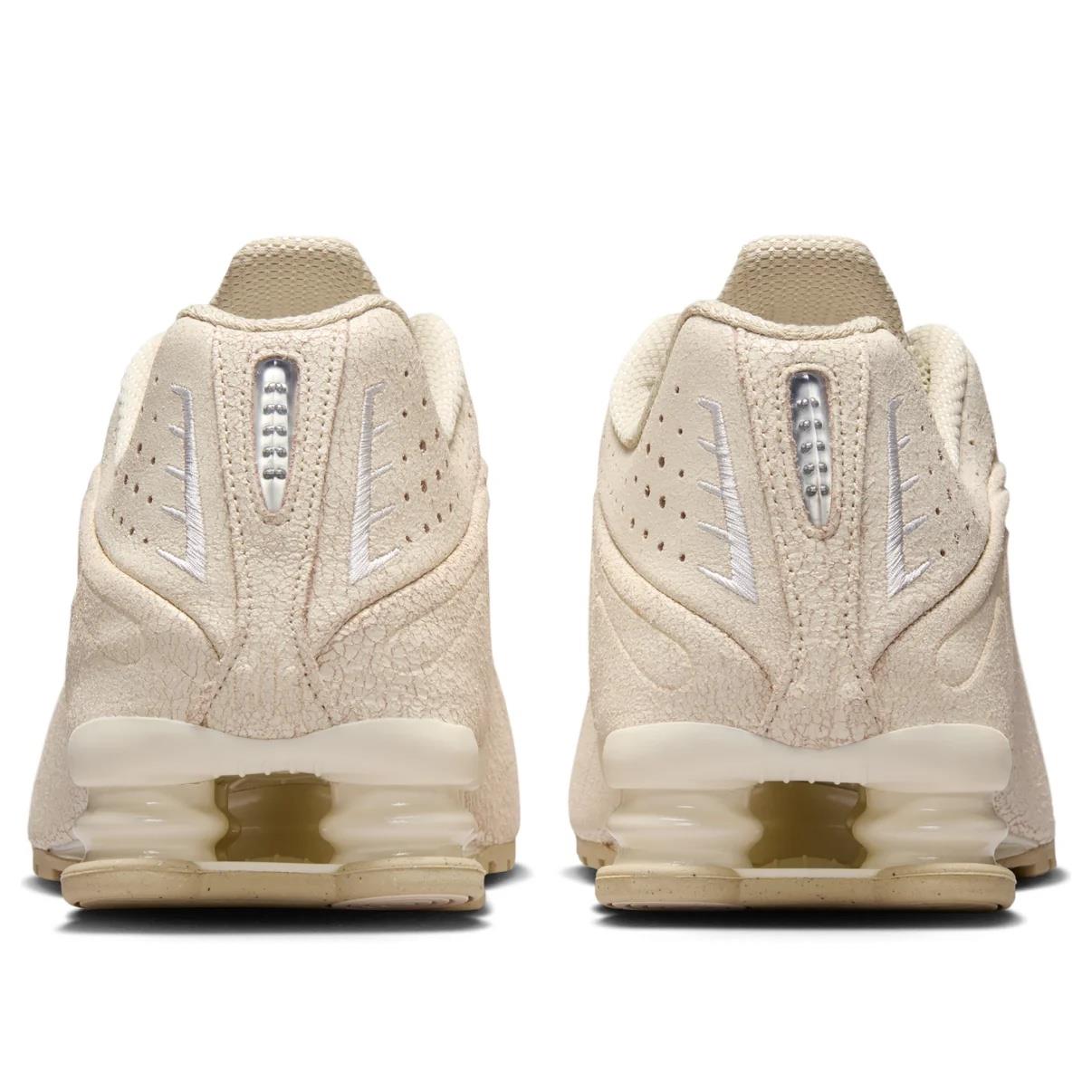 Nike Shox R4 
Natural Distressed Leather