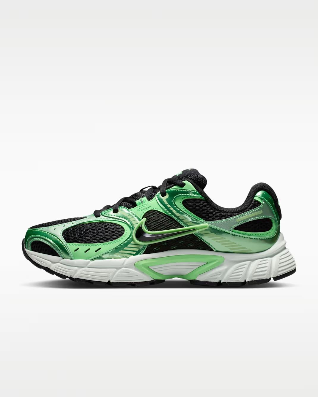 Nike V5 RNR 
Women's Shoes with Reflective Accents