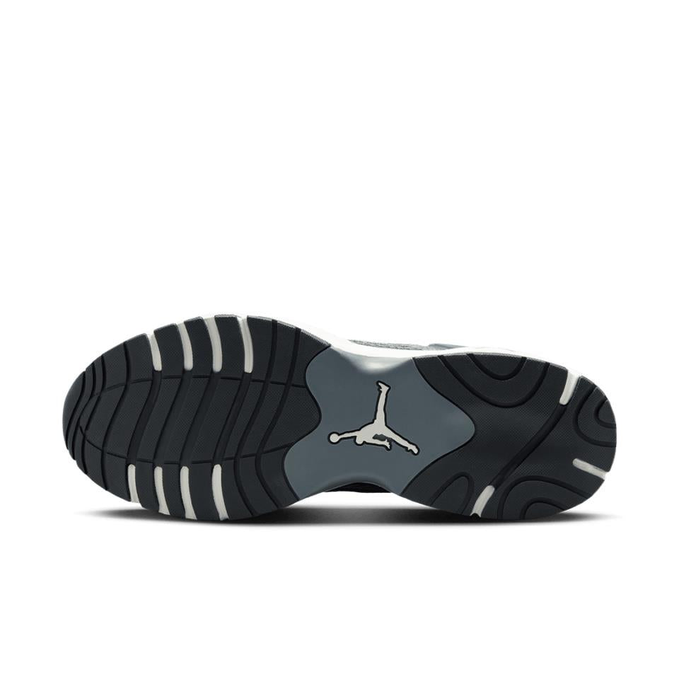 Jordan Trunner Flow 
Smoke Grey Iron Grey