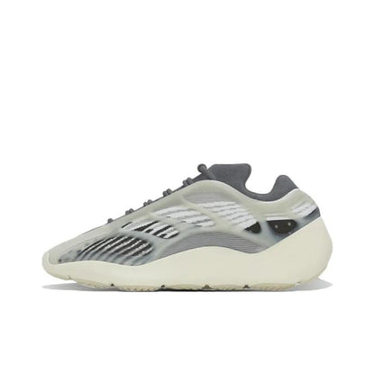 Adidas Yeezy 700 V3 Fade Salt size 4