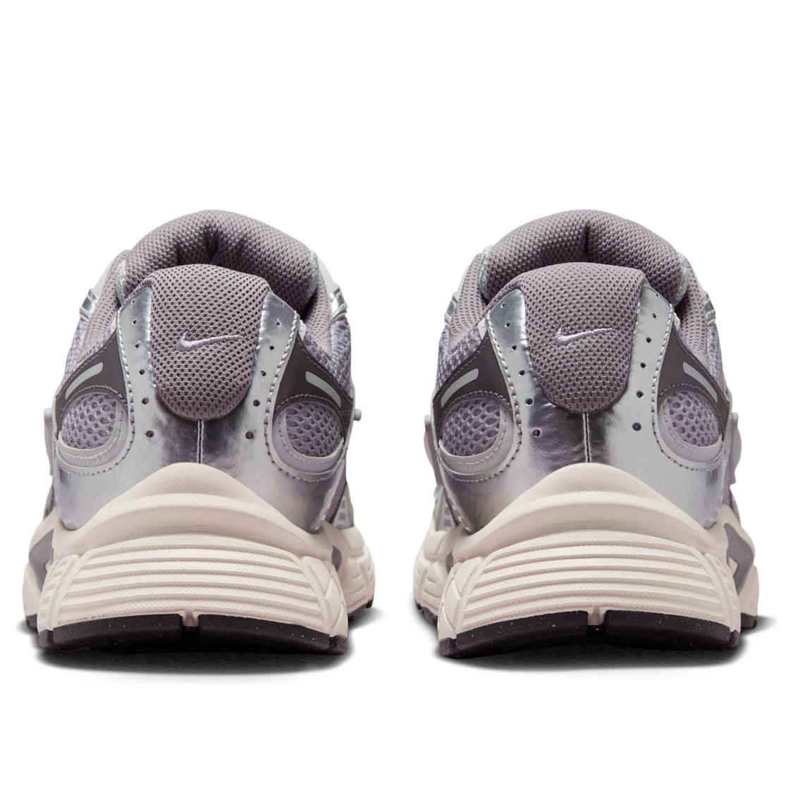 Nike V5 RNR 
Cement Grey Grey Fog Light Orewood Brown