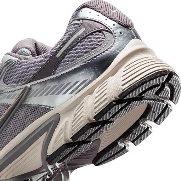 Nike V5 RNR 
Cement Grey Grey Fog Light Orewood Brown