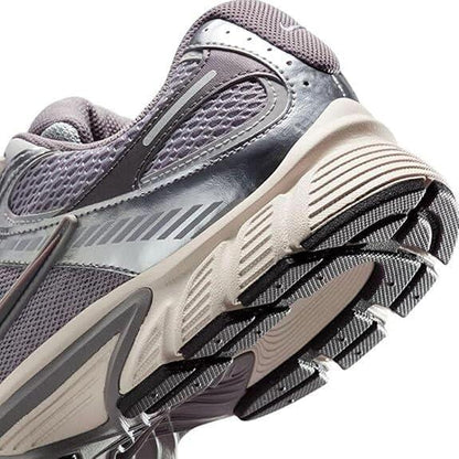 Nike V5 RNR 
Cement Grey Grey Fog Light Orewood Brown