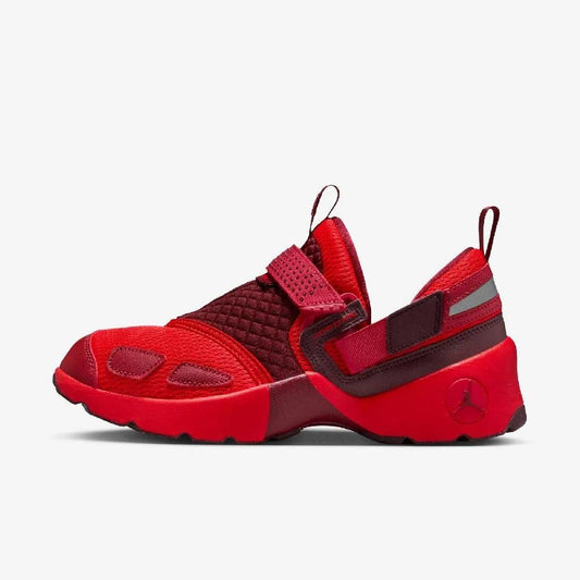 Jordan Trunner LX 
Chile Red (Women's)